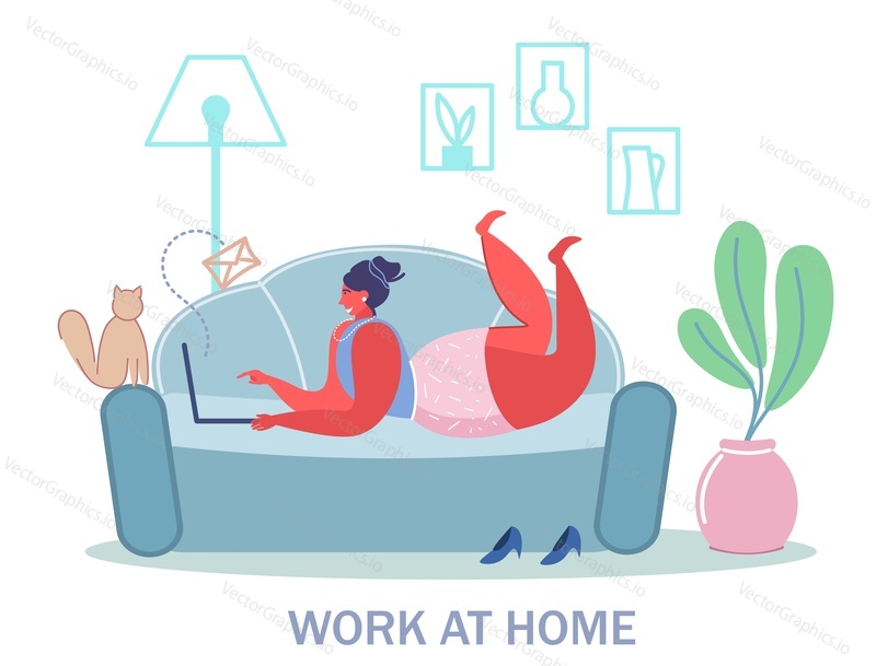 Молодая женщина-фрилансер, работающая на портативном компьютере, лежа на диване, векторная плоская иллюстрация. Концепция домашнего офиса для веб-баннера, страницы веб-сайта и т.д.